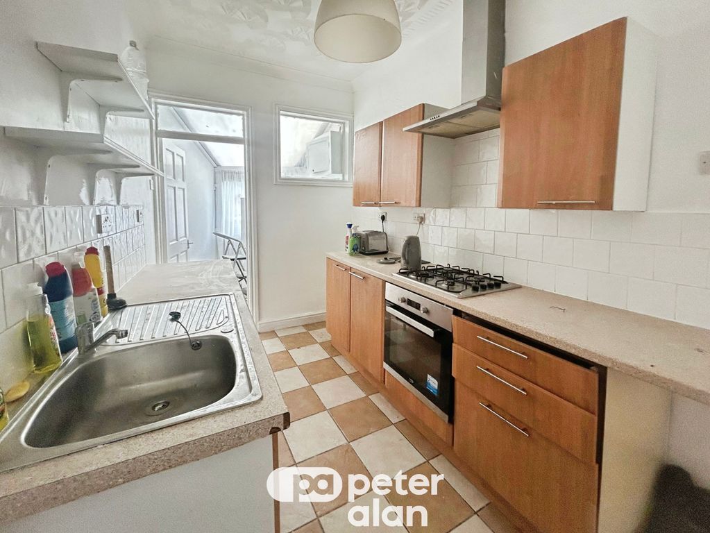 Property photo 3 of 19 Kitchen