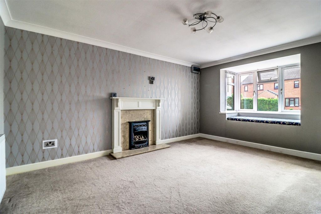 Property photo 2 of 11 Lounge