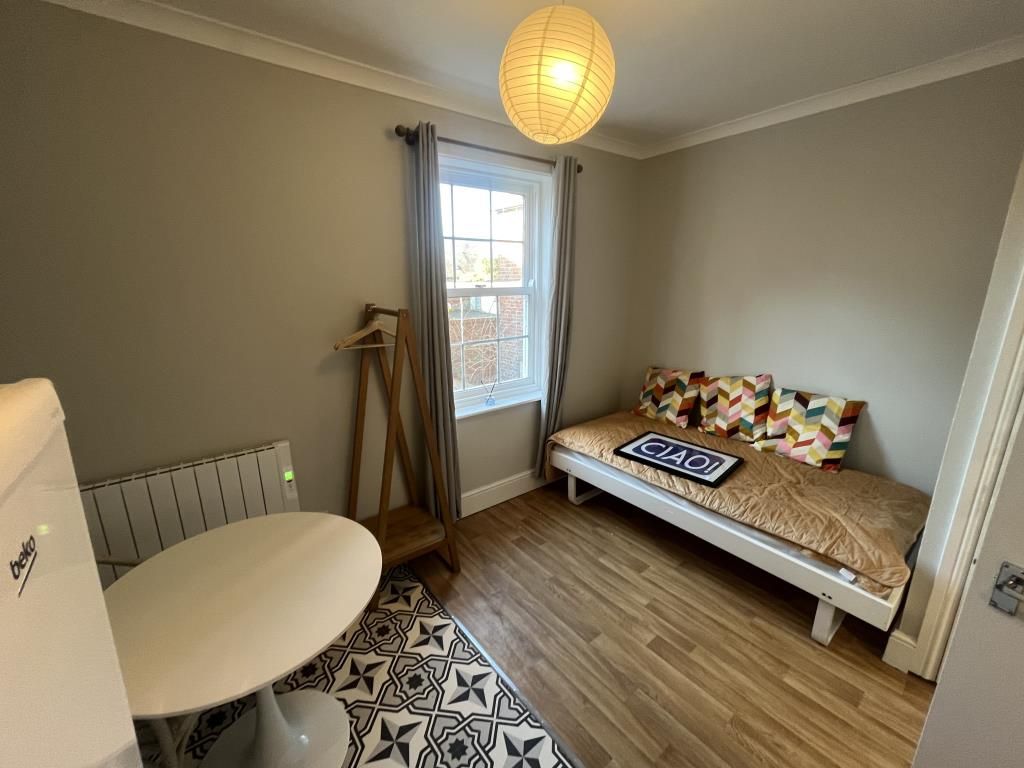 Property photo 1 of 6 Reception/Bedroom