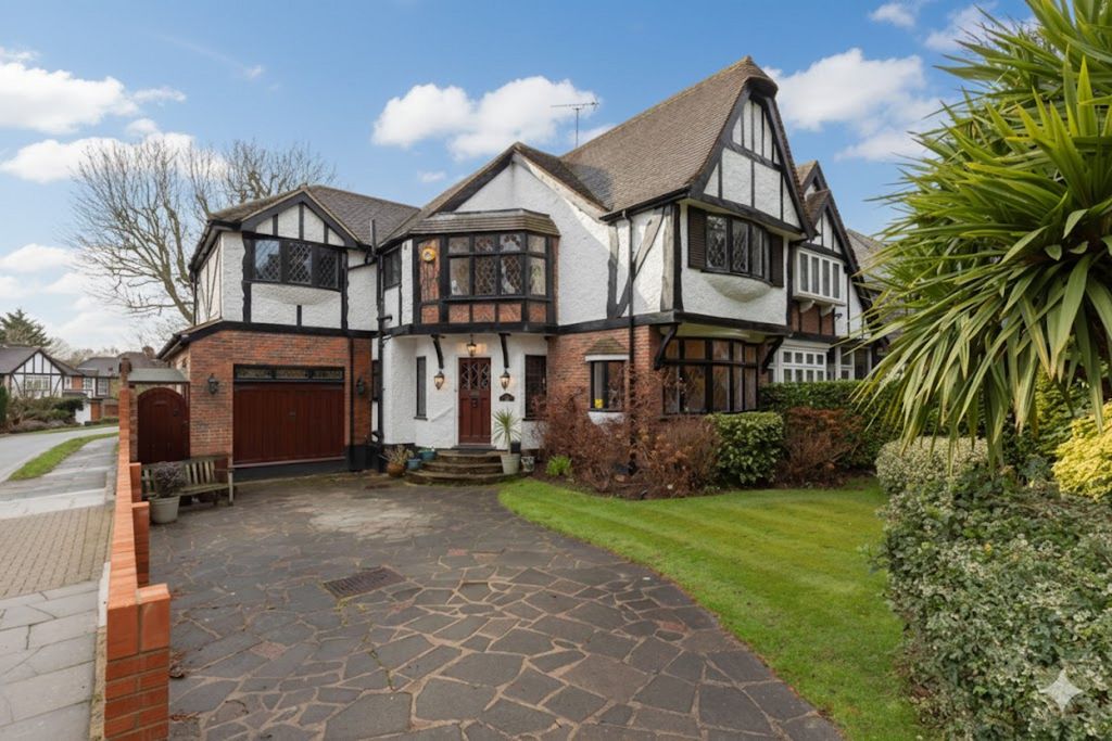 Property photo 3 of 35