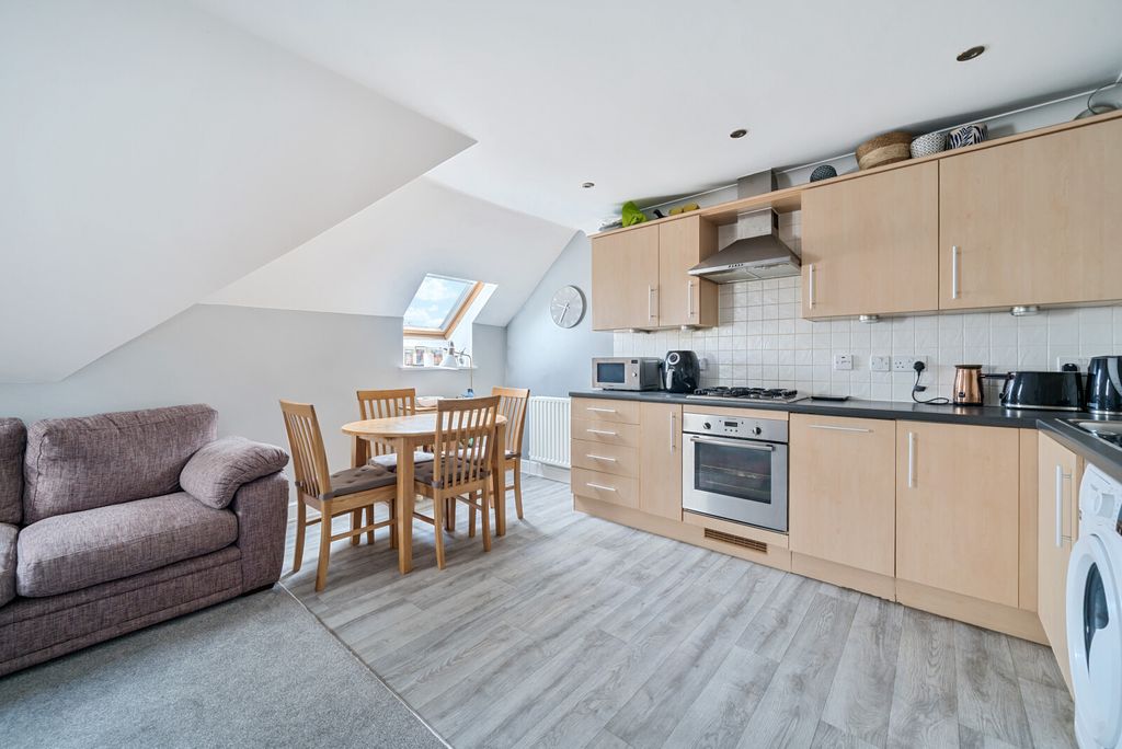 Property photo 3 of 12 1298134-17-682ee7...