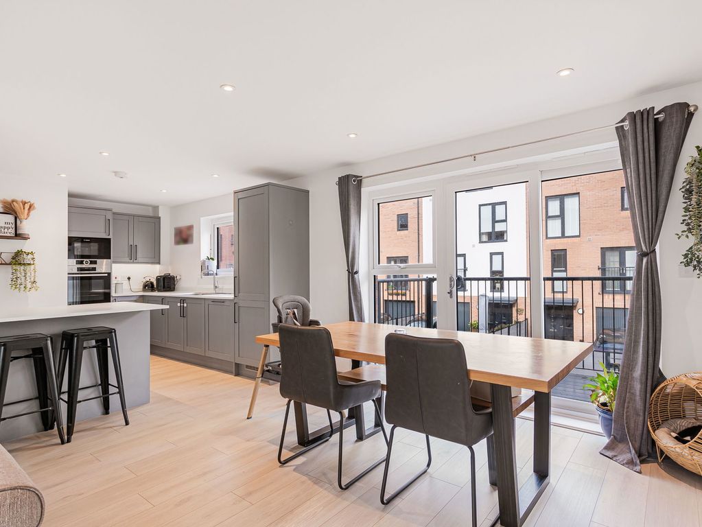 Property photo 2 of 32