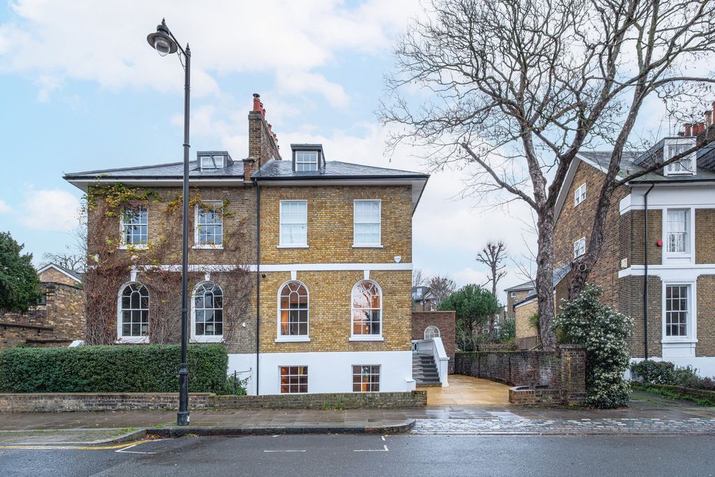 Property photo 2 of 41