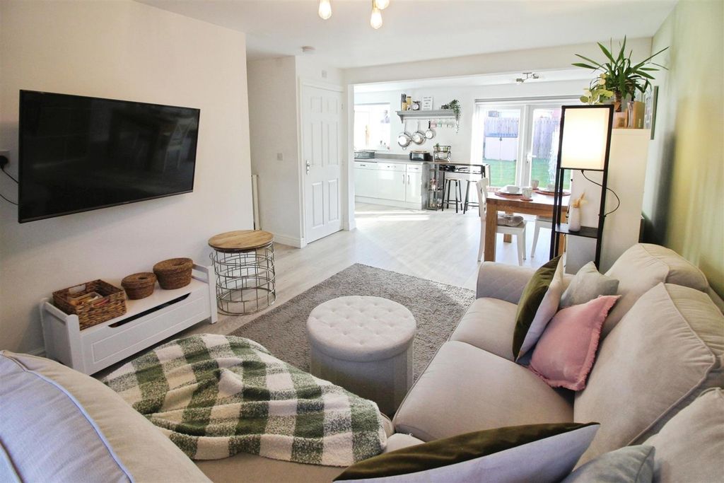 Property photo 2 of 20 Open Plan Lounge/Diner