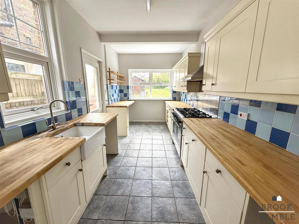 Property photo 3 of 23 01323 438506