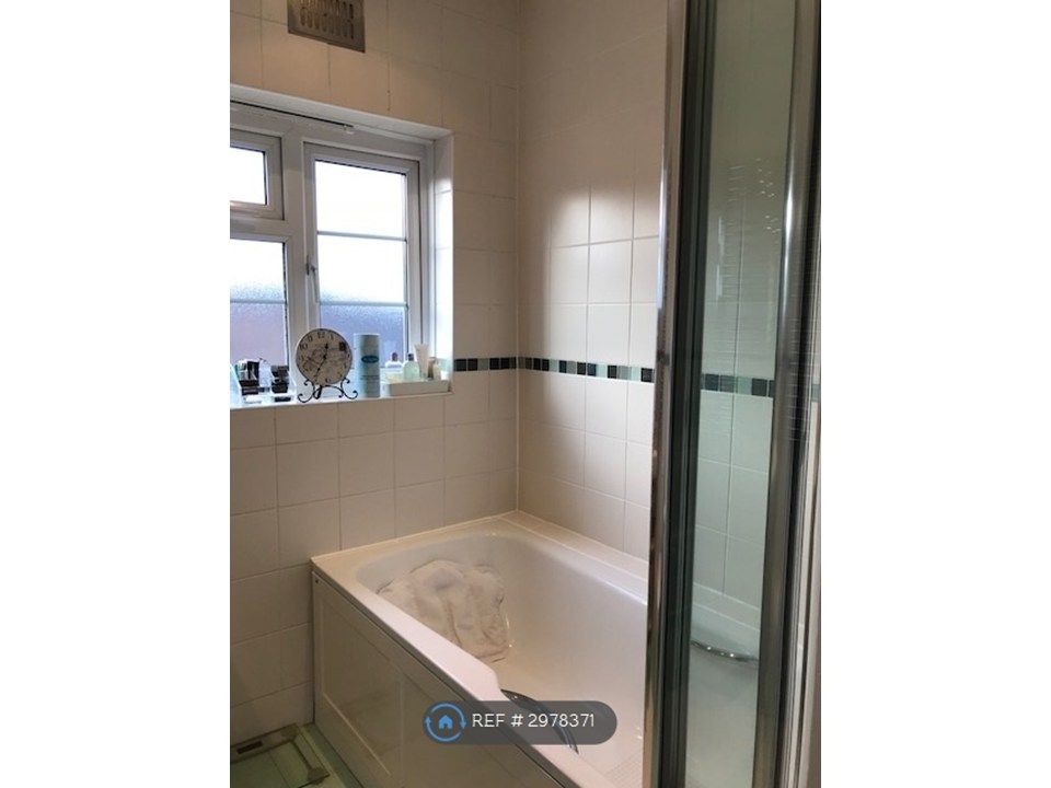 Property photo 3 of 22 Bathroom