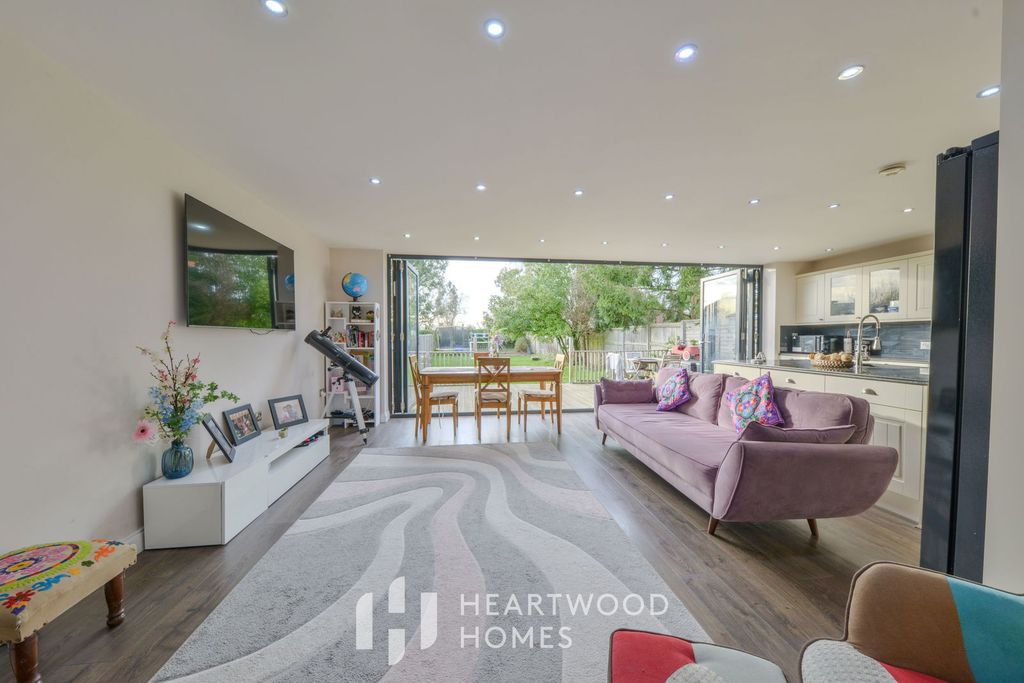 Property photo 2 of 33