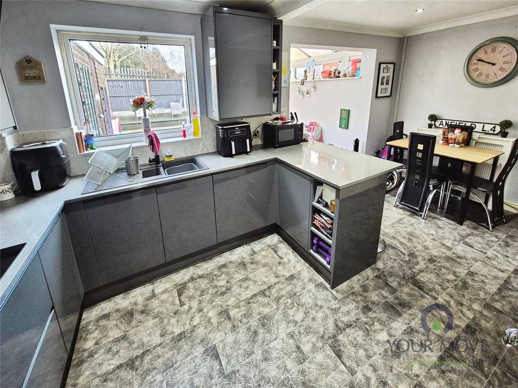 Property photo 3 of 12 Kitchen/Dining Room