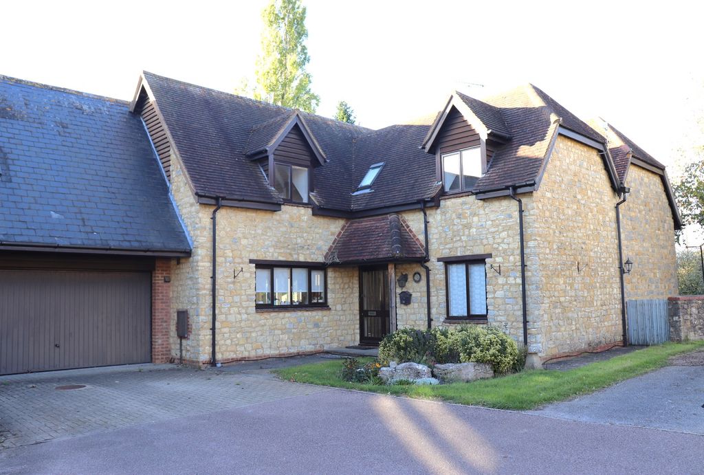 Property photo 1 of 18 House Front