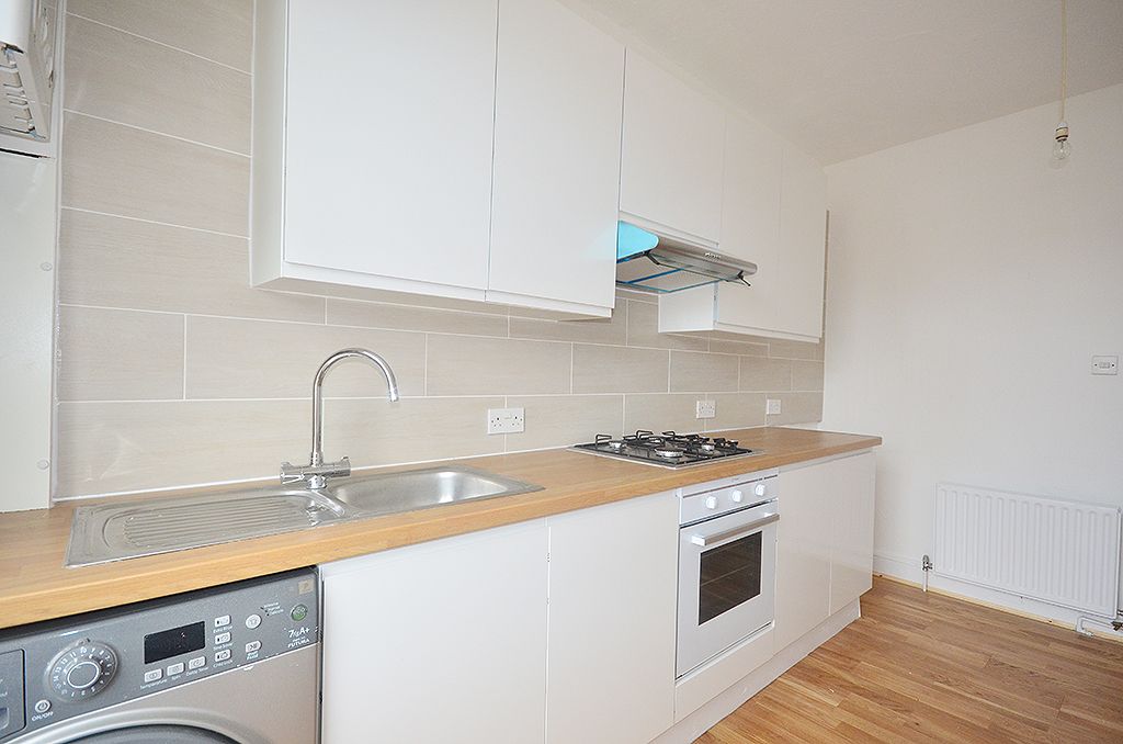 Property photo 3 of 8 Kitchen