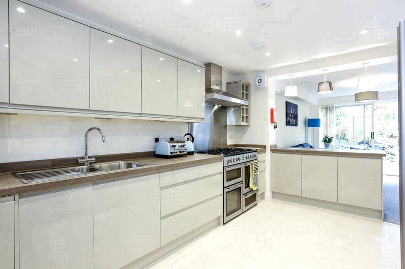 Property photo 2 of 10 Kitchen