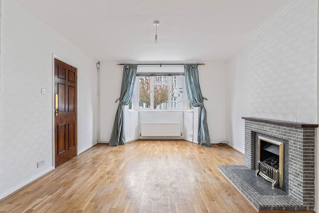 Property photo 3 of 17