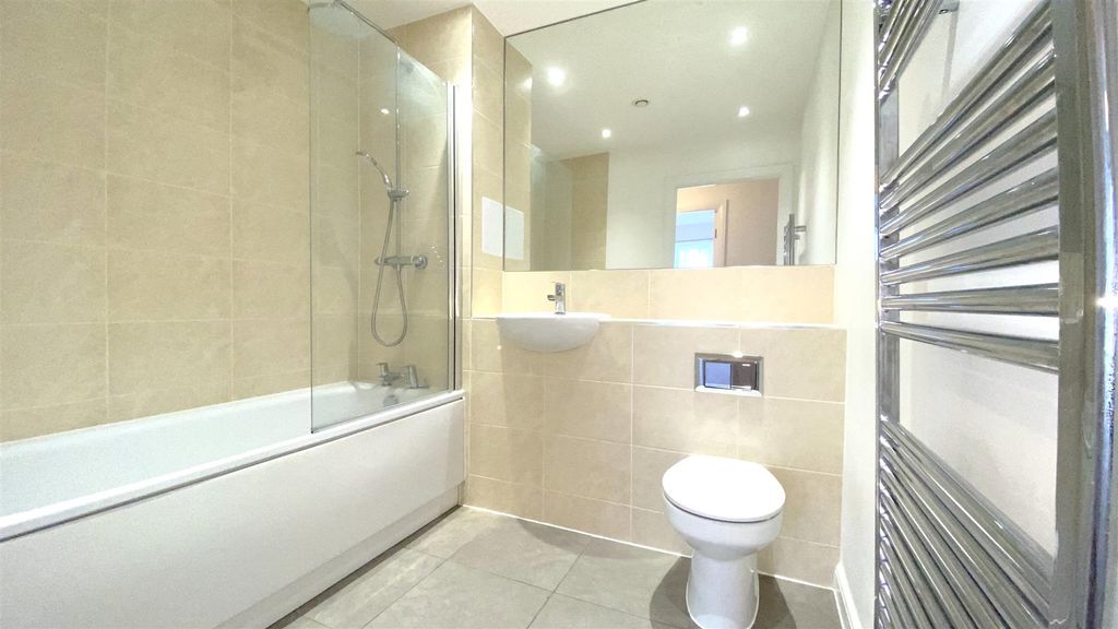 Additional image 5 of 2 bed flat for saleCastleridge Drive, Greenhithe DA9