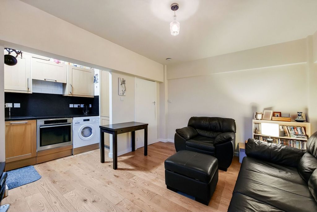 Property photo 3 of 9