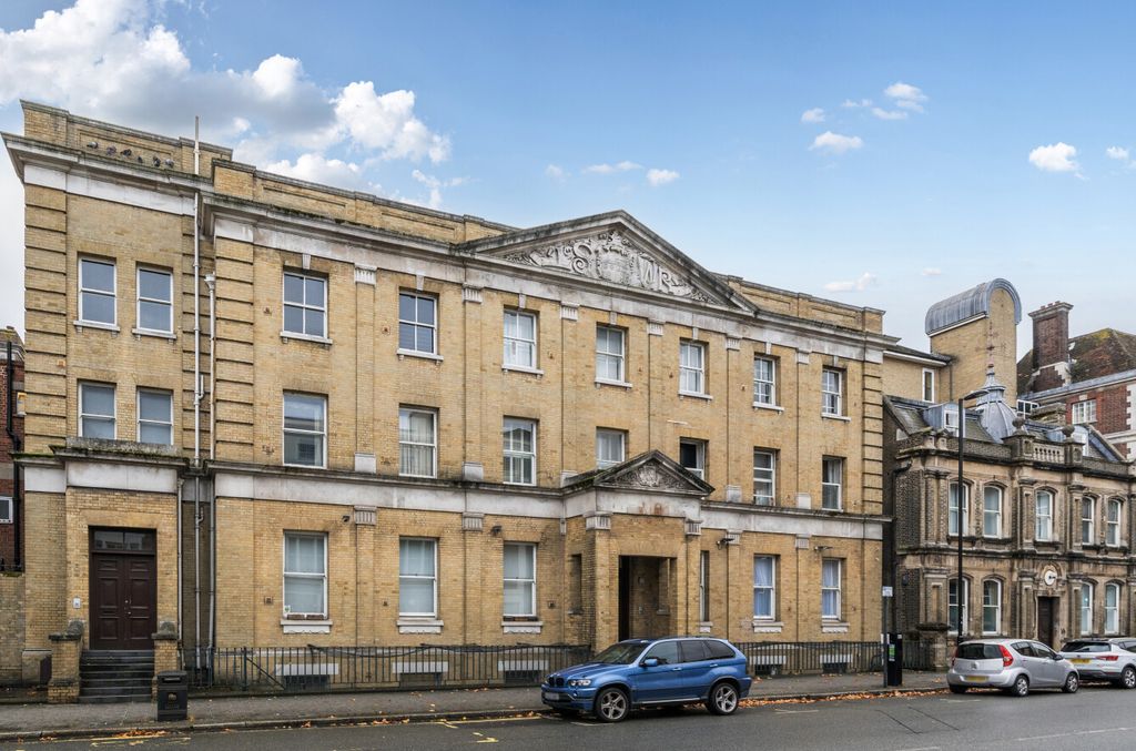 Property photo 1 of 8 1375184-22-6904d7...