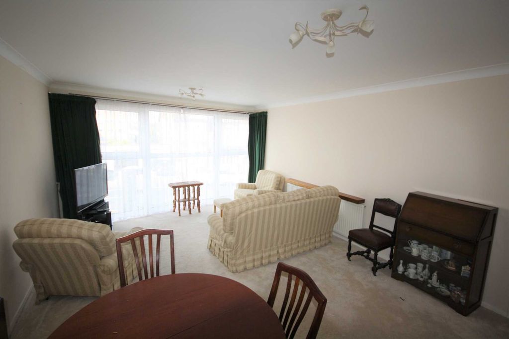 Property photo 3 of 9