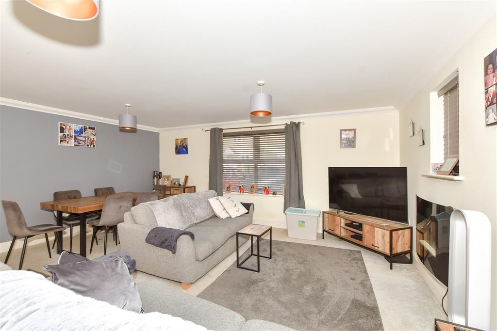 Property photo 1 of 6 Lounge/Diner