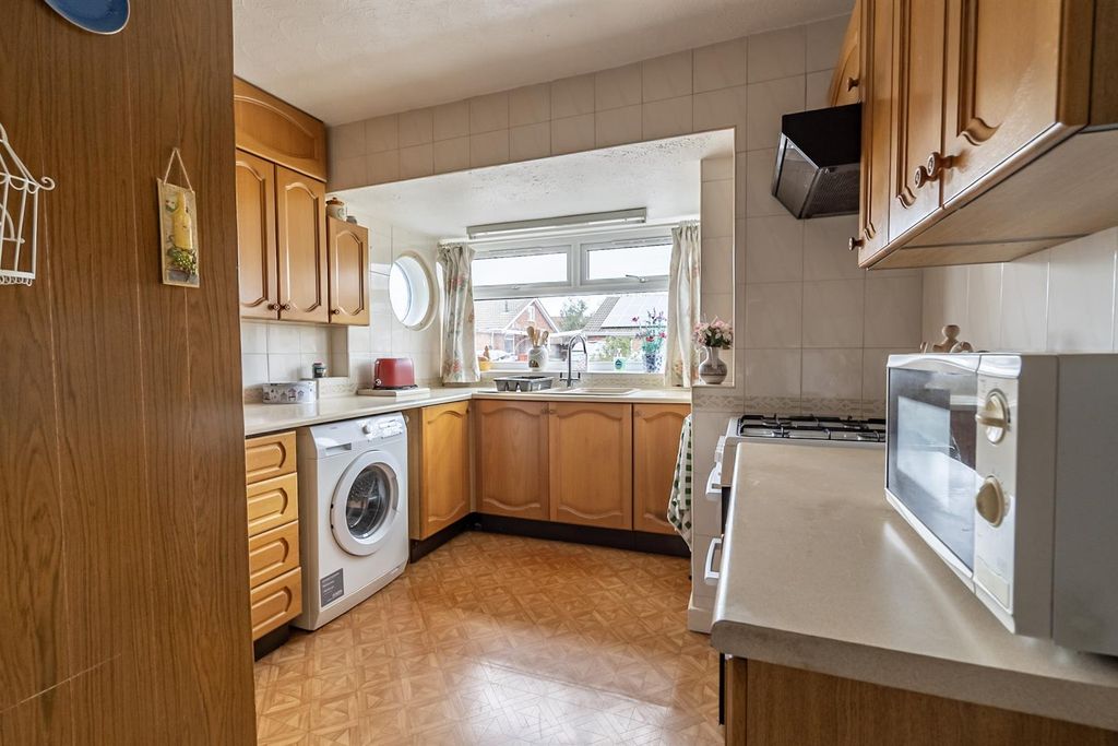 Property photo 3 of 15 Kitchen