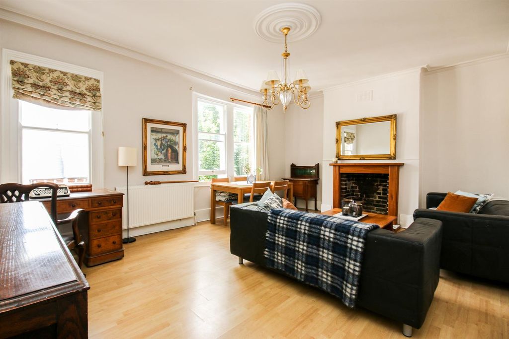 Property photo 3 of 8 3