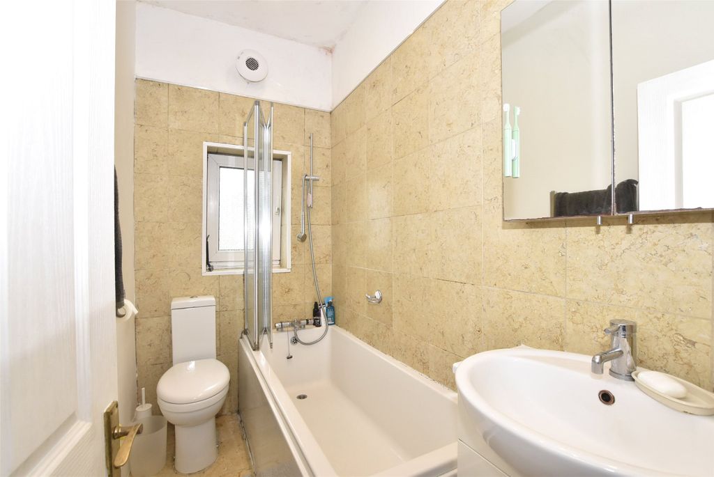 Property photo 3 of 7 Bathroom