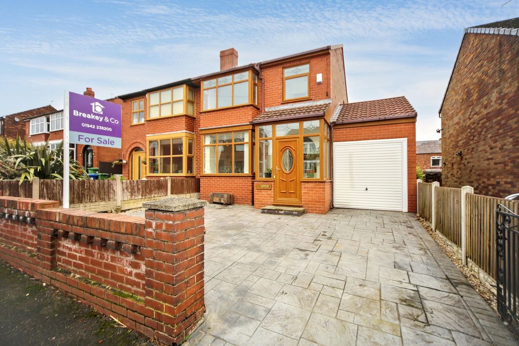 Property photo 1 of 24