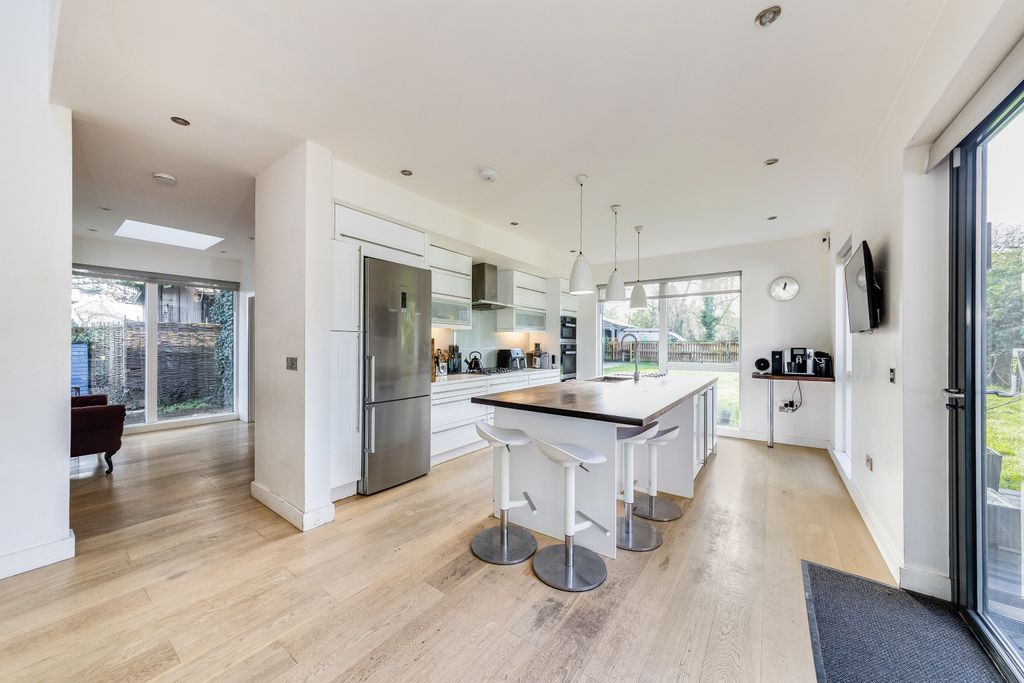 Property photo 2 of 32