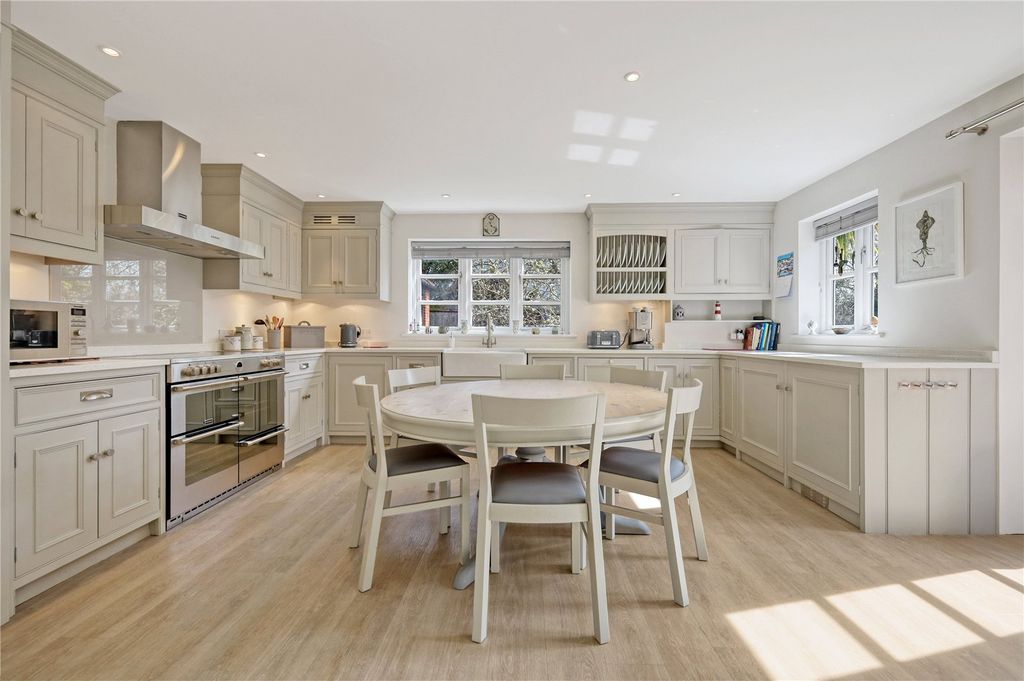 Property photo 3 of 15 Kitchen/Breakfast