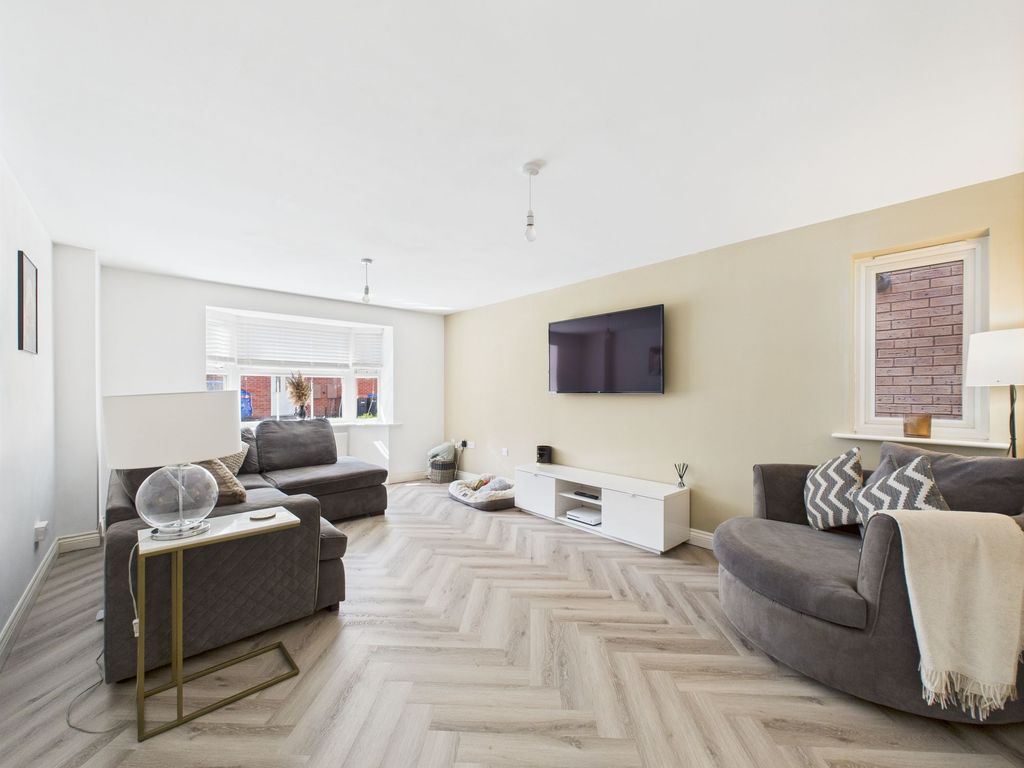 Property photo 2 of 30 Lounge