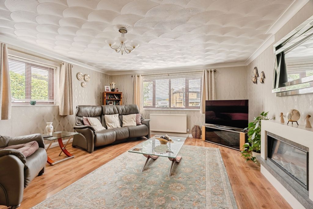 Property photo 3 of 29 Photo