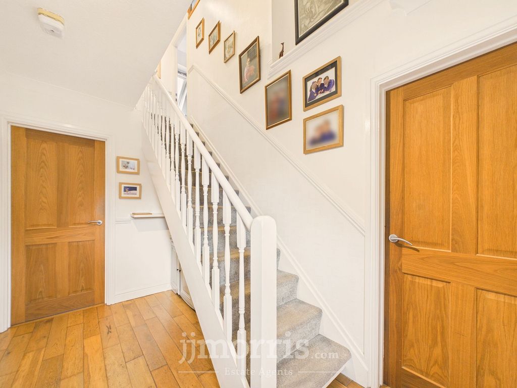 Property photo 2 of 30