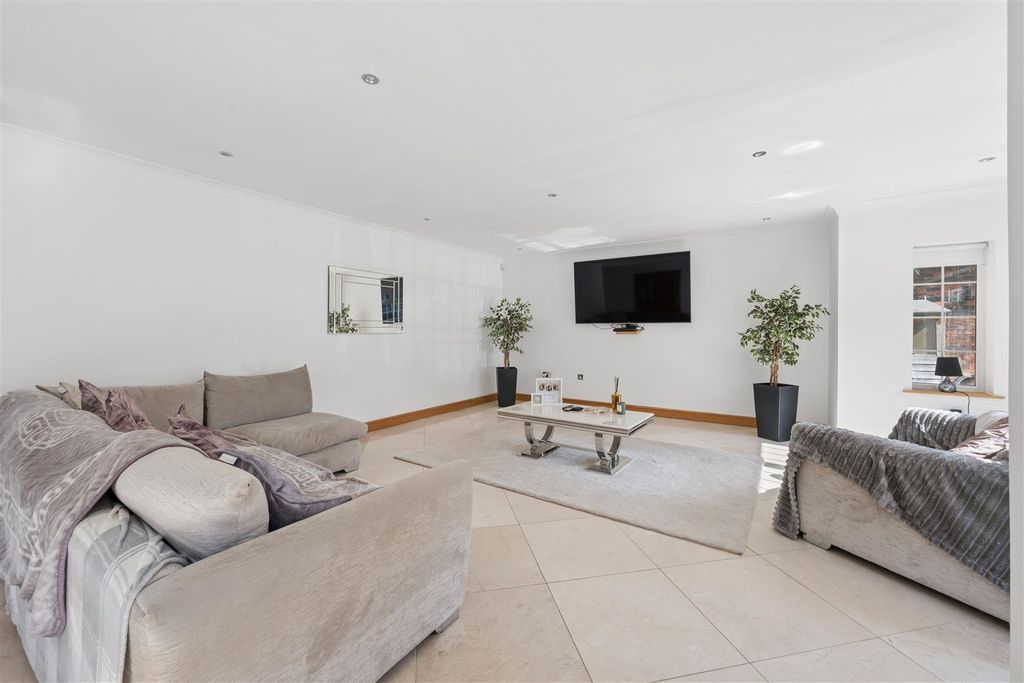 Property photo 3 of 40 L Shaped Living Room