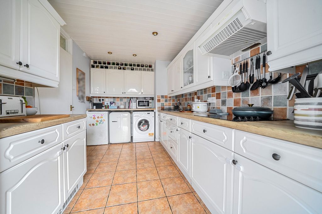 Property photo 3 of 22 Kitchen