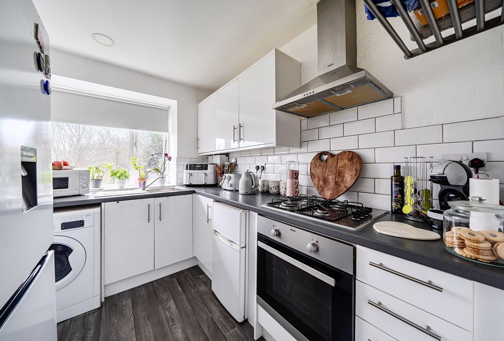 Property photo 3 of 11 1421936-11-69B2E8...