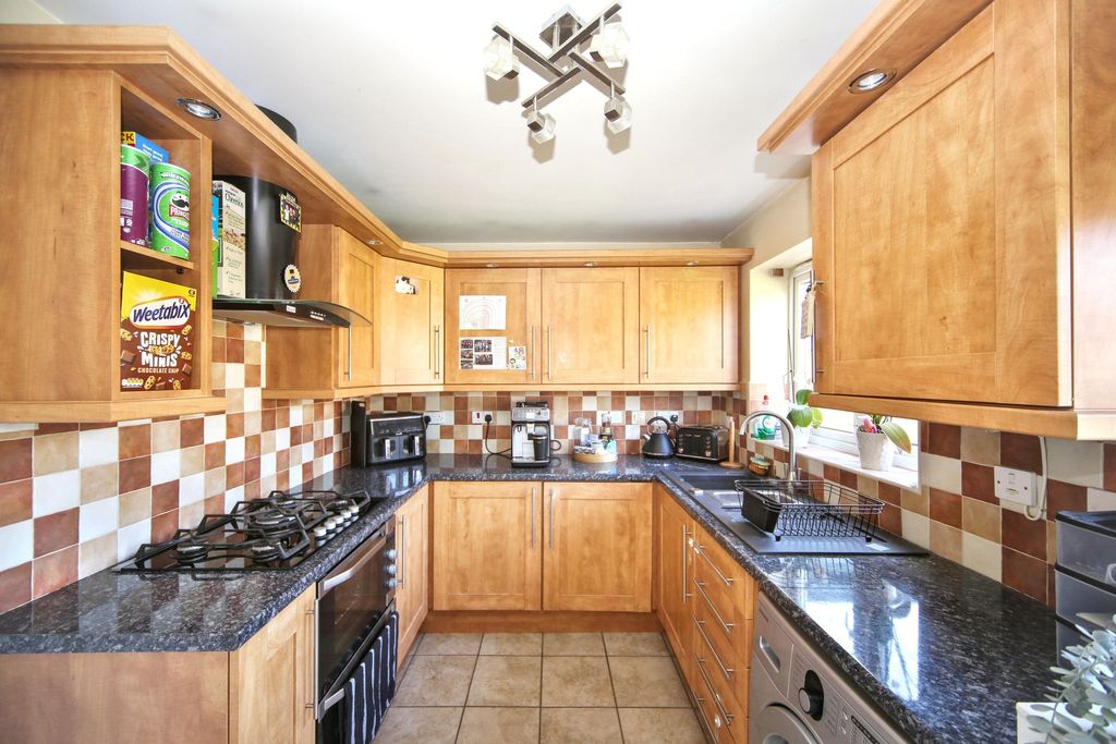 Property photo 3 of 18