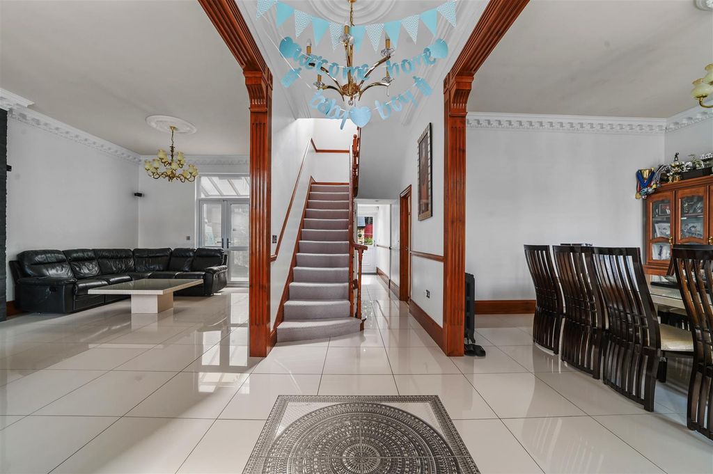 Property photo 3 of 50 Hallway