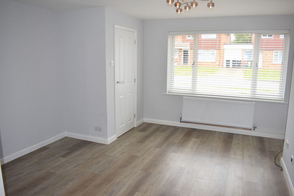 Property photo 3 of 10 Living Room