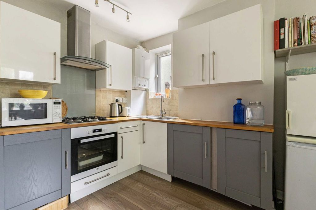 Property photo 2 of 5