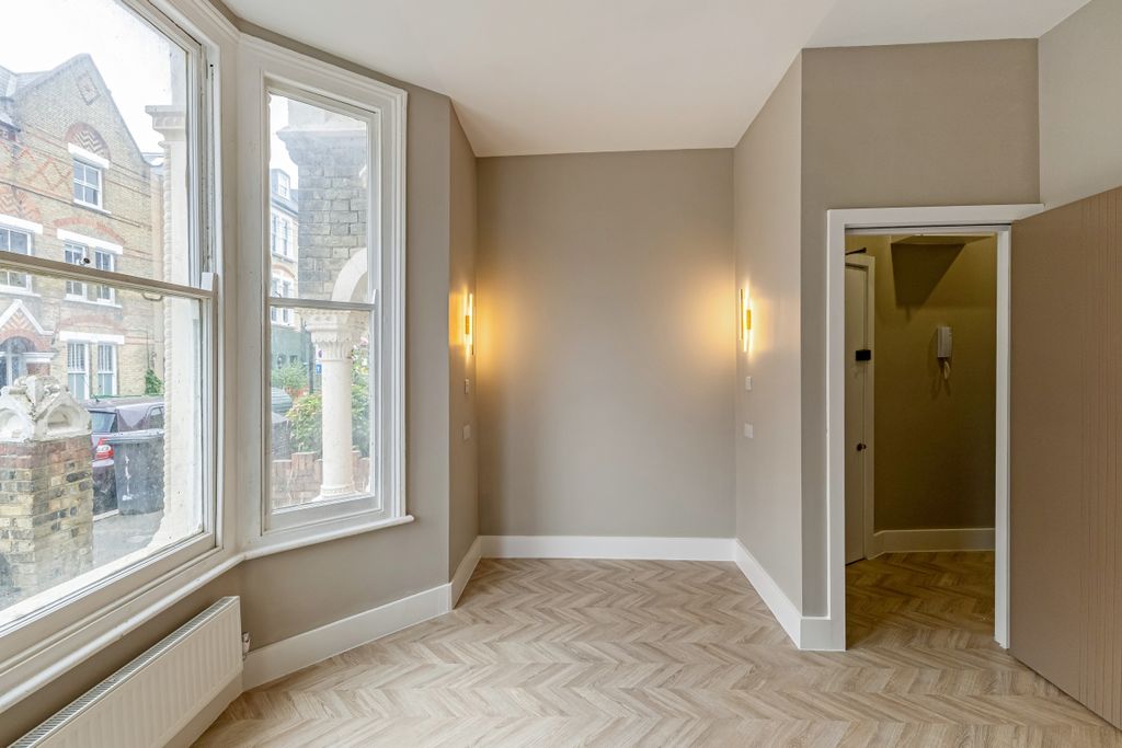 Property photo 3 of 13 110107_3A Ostade ...