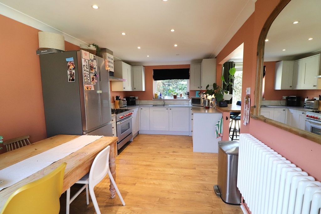 Property photo 2 of 18 Picture No. 04