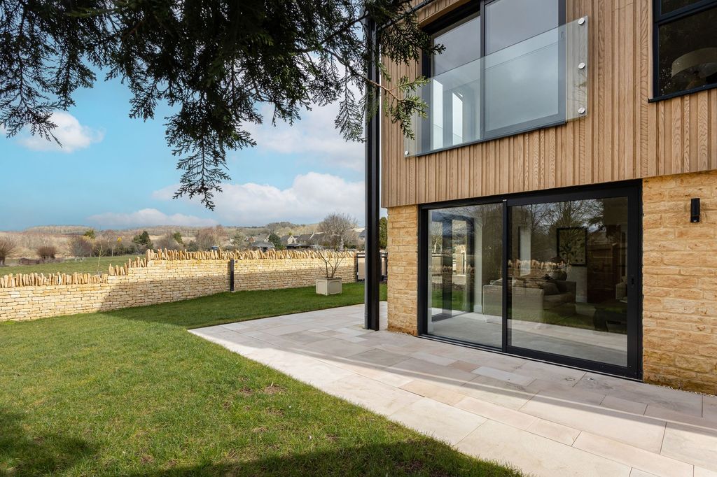 Property photo 1 of 27