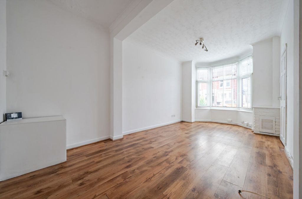 Property photo 2 of 13 1480308-1-6A326Da...