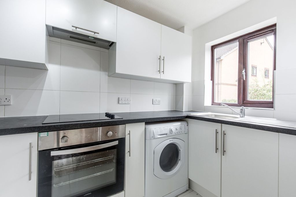 Property photo 1 of 10 Kitchen