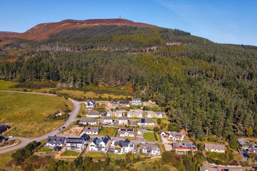 Property photo 3 of 10