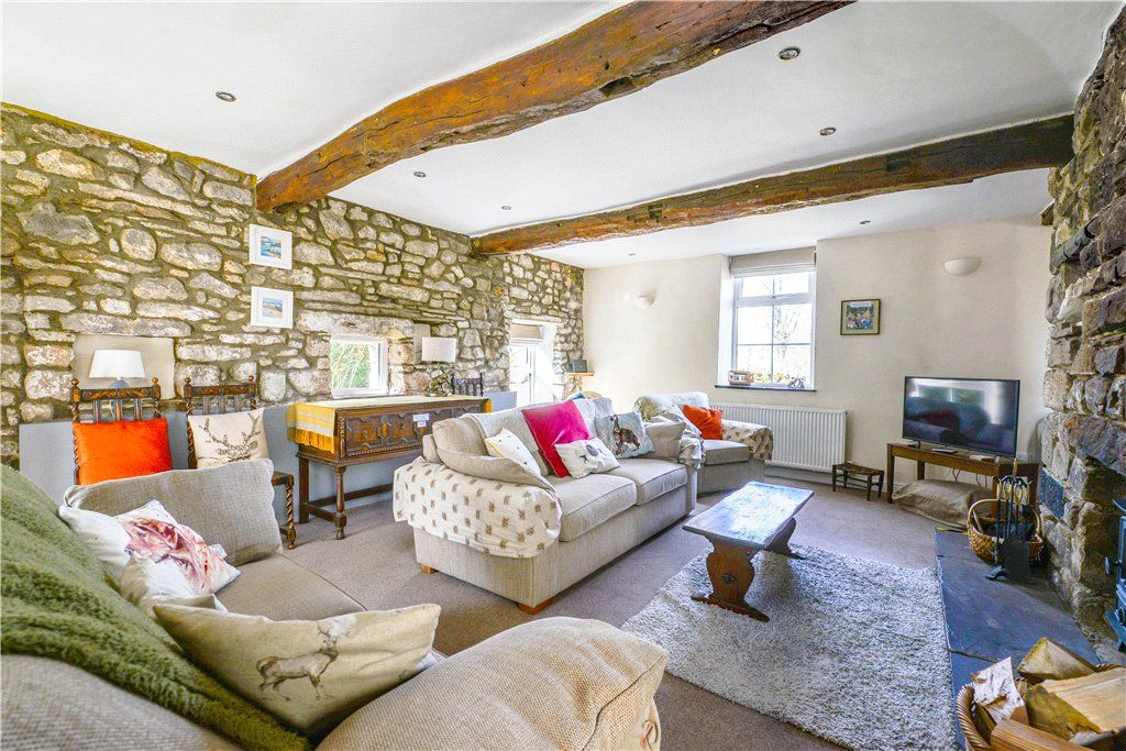 Property photo 2 of 16 Lounge