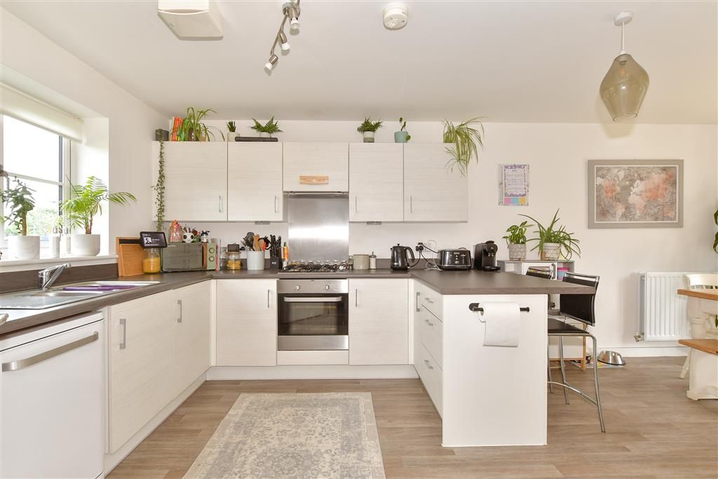 Property photo 1 of 11 Kitchen/ Dining Room