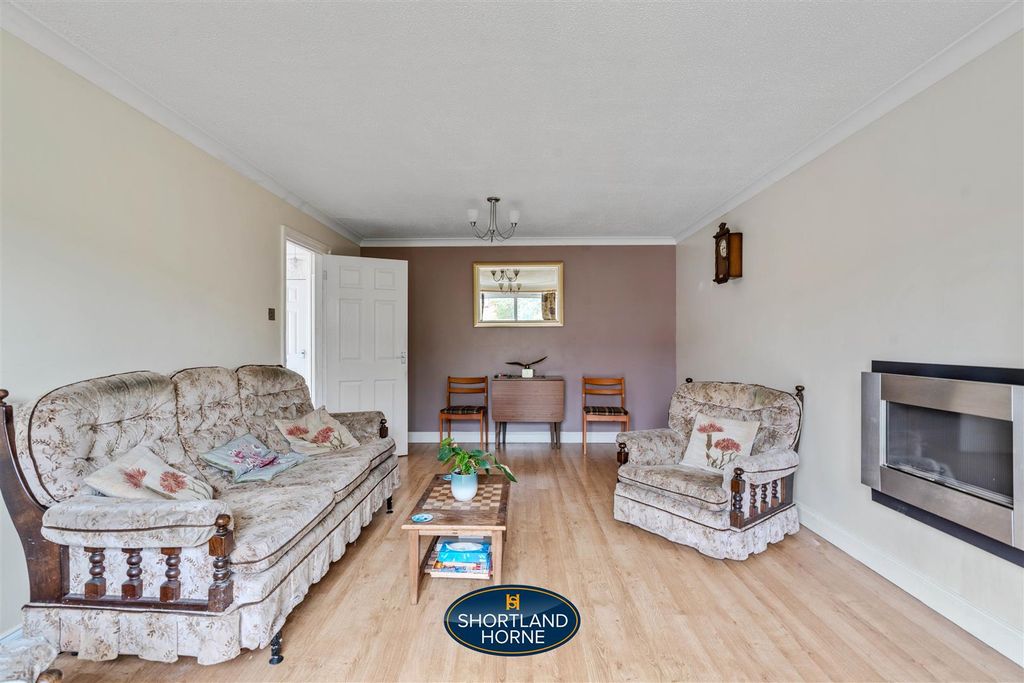 Property photo 2 of 16 Lounge