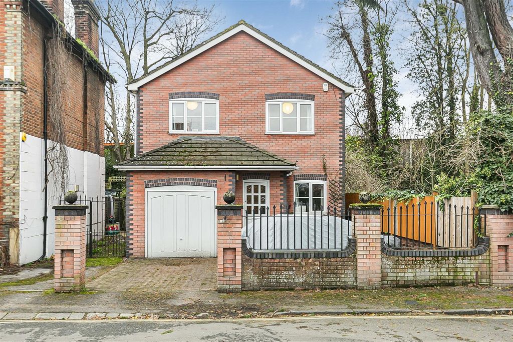 Property photo 1 of 17
