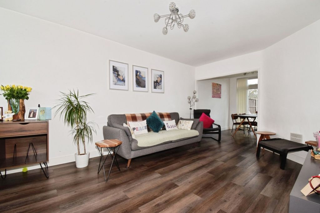 Property photo 3 of 20 Pbox-Img.Jpg