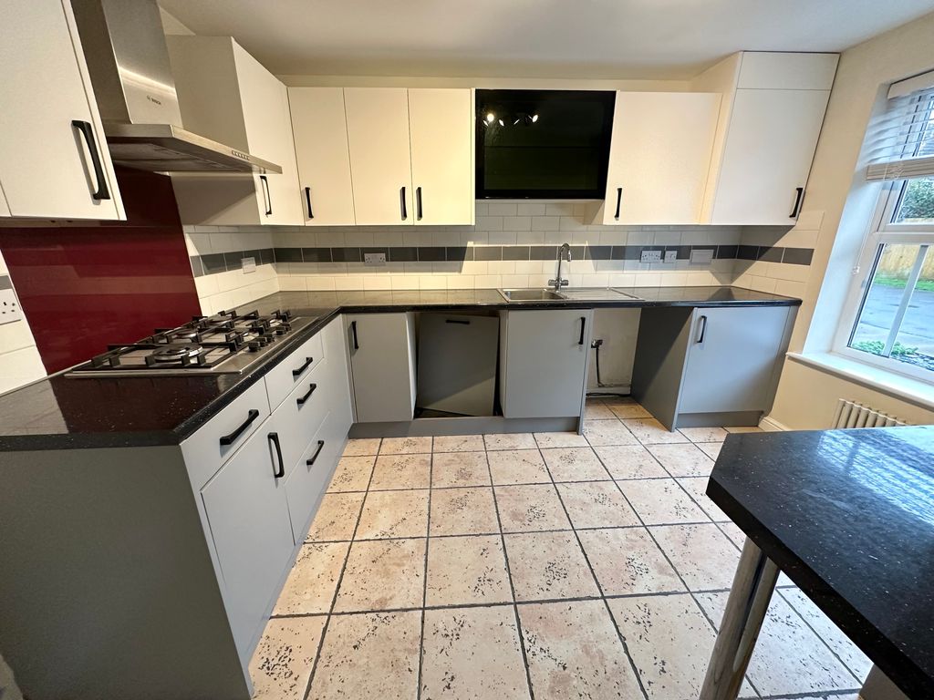 Property photo 3 of 11 Img_9033