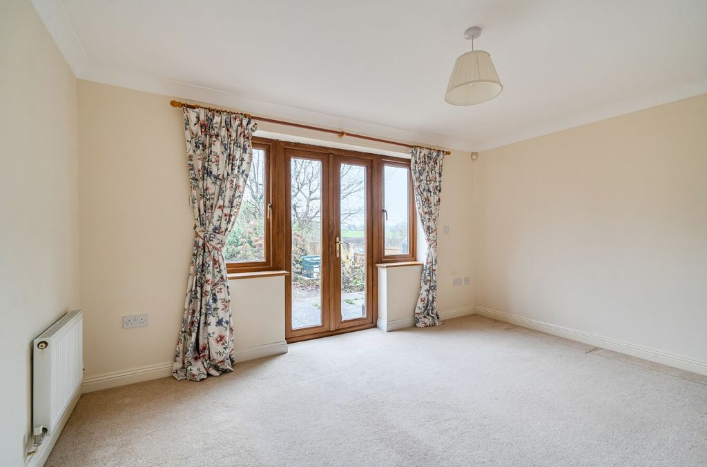 Property photo 2 of 11 1389101-12-694295...